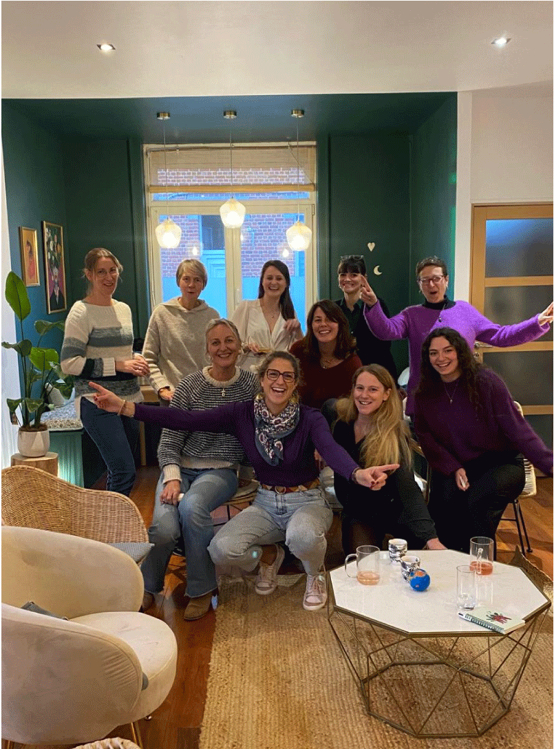 Photo de groupe des membres Happy Connexions réunis après un atelier.